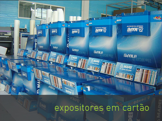 Expositores de Cart&atilde;o em pequeno ou grande formato, decorados com impress&atilde;o digital e cortados em fresa.